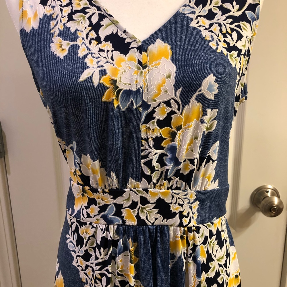 Nina Leonard sleeveless floral maxi dress
